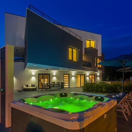 Luxury Apartment Noa Нивице Екстериор снимка