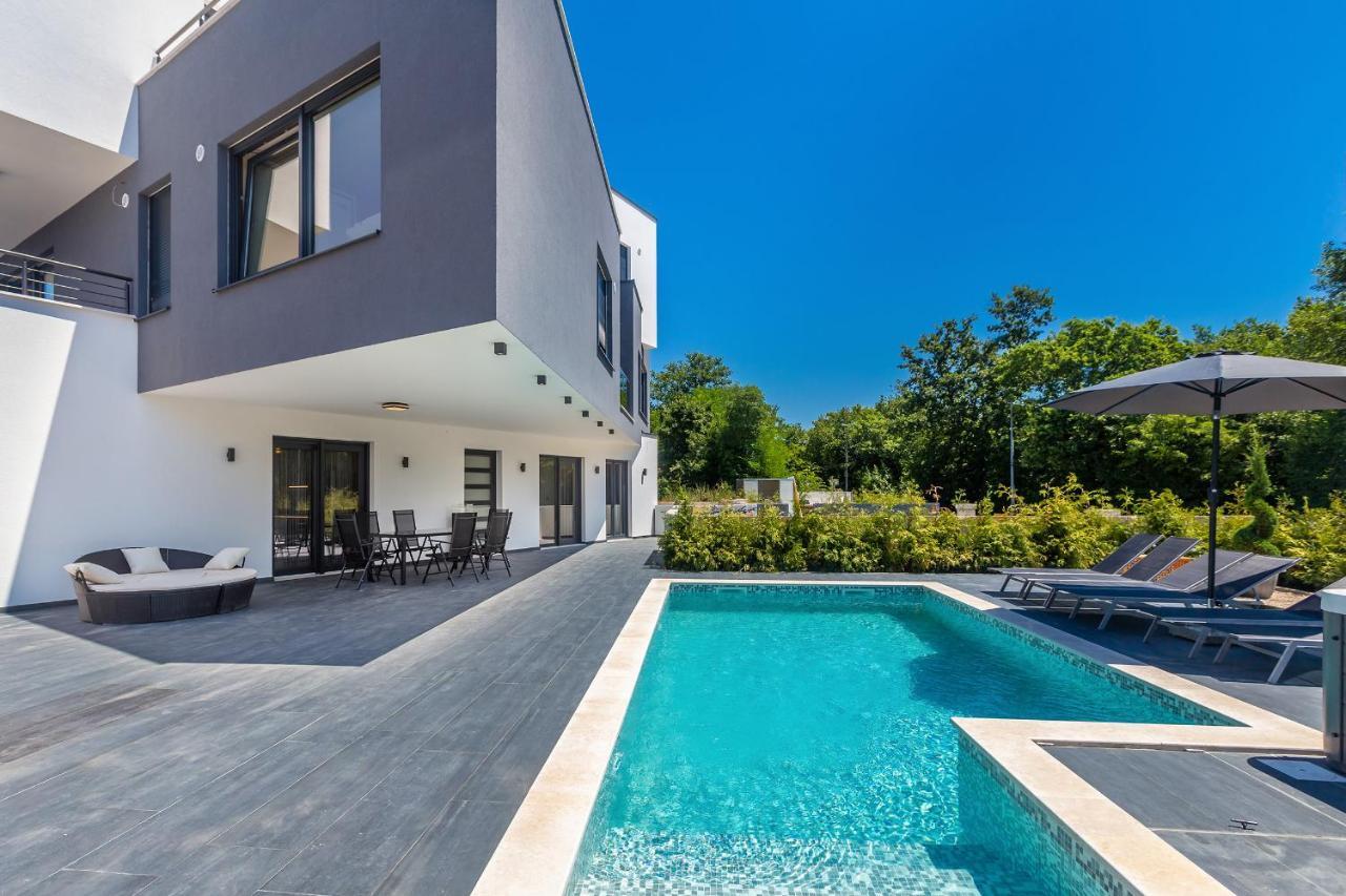 Luxury Apartment Noa Нивице Екстериор снимка