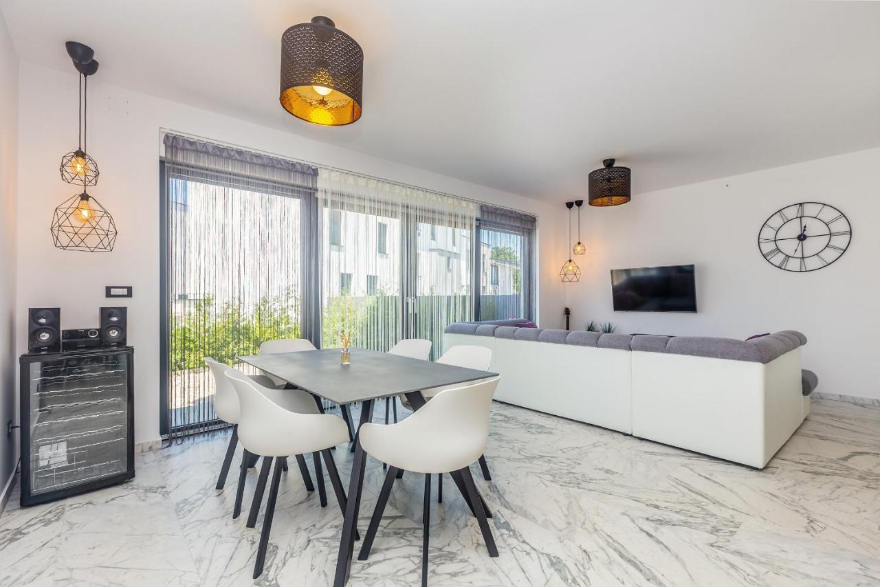 Luxury Apartment Noa Нивице Екстериор снимка