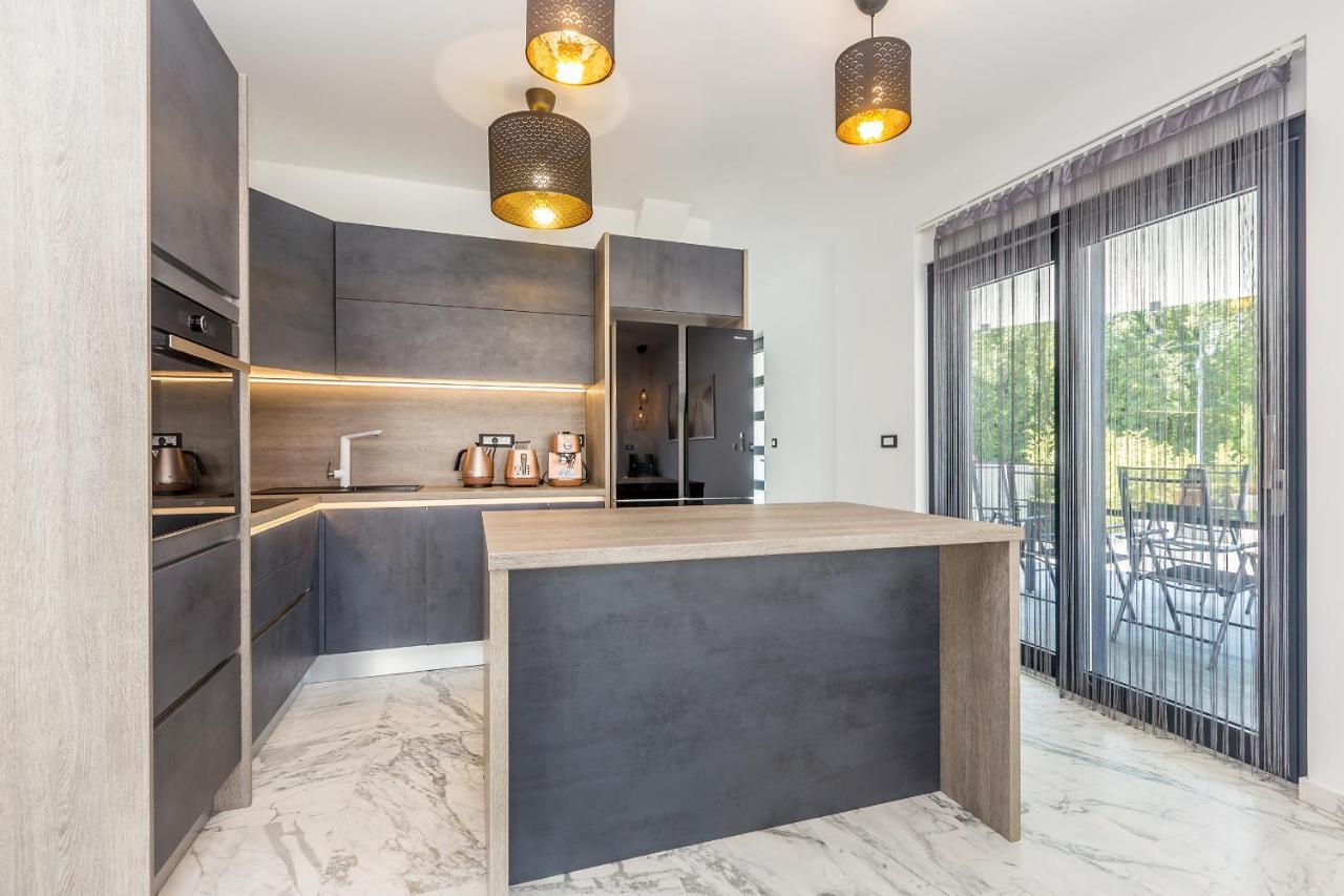 Luxury Apartment Noa Нивице Екстериор снимка